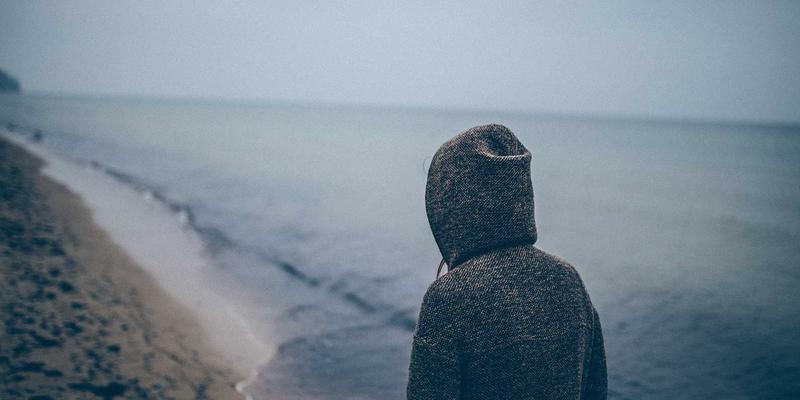 小户型空间魔法：用多功能家具重塑你的生活方式与休闲娱乐体验