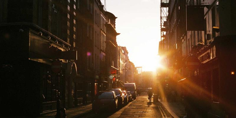 极简生活美学：用一份智能清单优化你的生活方式、美食与娱乐活动